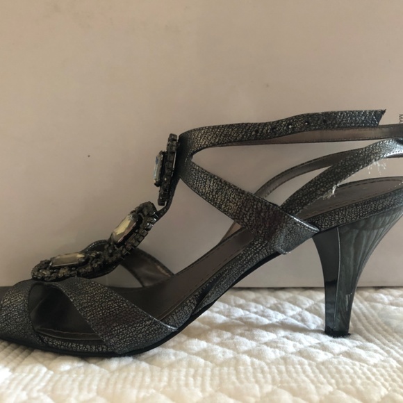 NINE WEST DARK SILVER SANDALS 🩶 - Picture 3 of 6